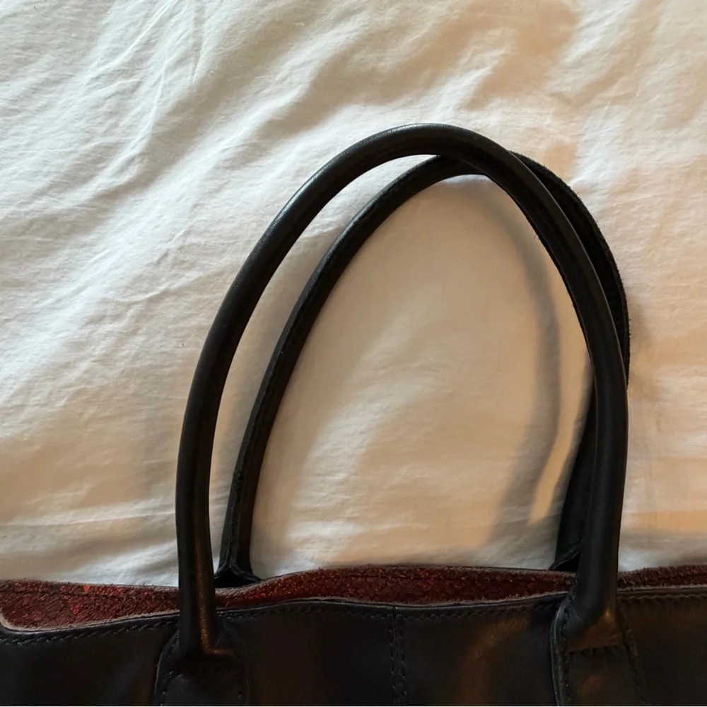 Liebeskind Elegant Black Leather Tote - Picture 7 of 11